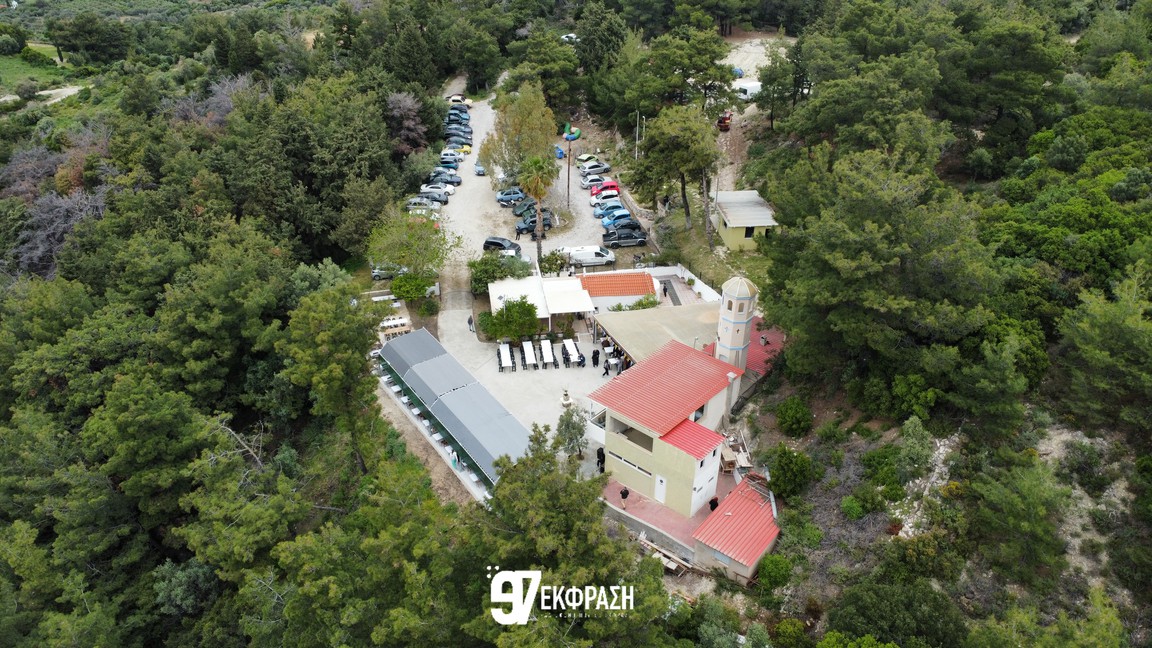 Πλήθος πιστών στο παραδοσιακό γλέντι του πανηγυριού του Αγ. Γεωργίου ‘Μαυροκάμπια’ (Photos & Video)