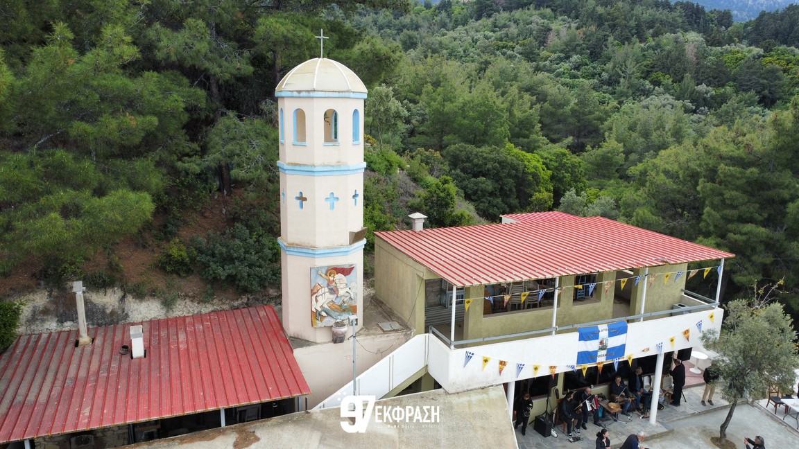 Πλήθος πιστών στο παραδοσιακό γλέντι του πανηγυριού του Αγ. Γεωργίου ‘Μαυροκάμπια’ (Photos & Video)