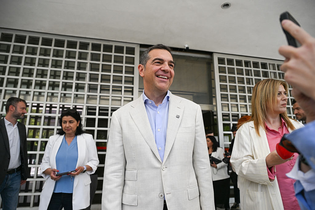 ΝΔ: Επιστροφή στο «αντι-Τσίπρα» αφήγημα – Φήμες για αποχωρήσεις βουλευτών από τον ΣΥΡΙΖΑ ΝΔ: Επιστροφή στο «αντι-Τσίπρα» αφήγημα – Φήμες για αποχωρήσεις βουλευτών από τον ΣΥΡΙΖΑ