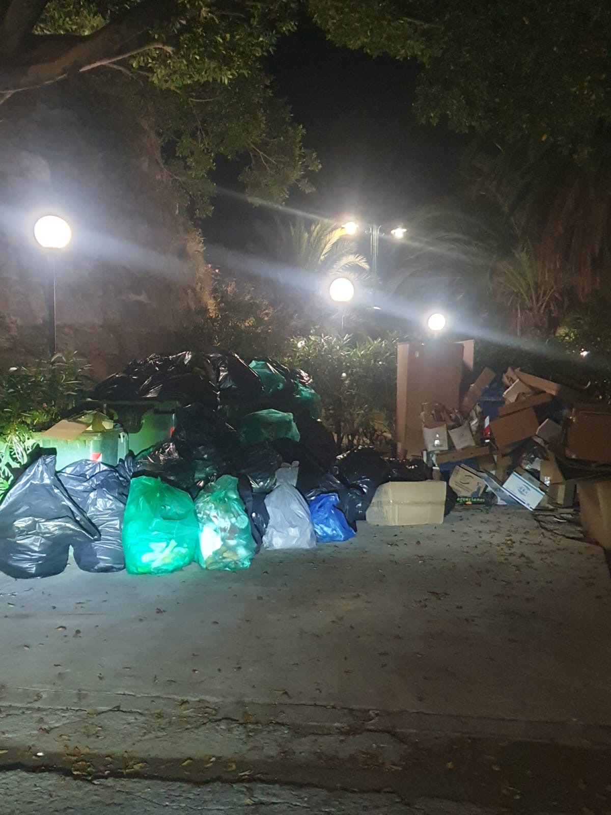 «Πνίγεται» στα σκουπίδια το Λιμάνι της Κω – Σήμα κινδύνου από συμπολίτη μας (Photos)
