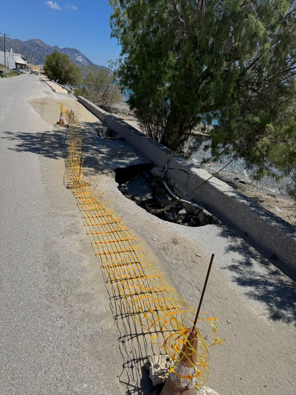 Η σεζόν ξεκίνησε, αλλά όχι στην Καρδάμαινα – Εικόνες εγκατάλειψης στο παραλιακό μέτωπο (photo)