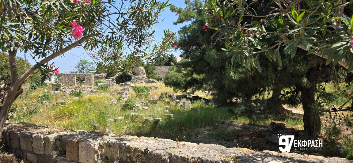 Αποκαρδιωτική εικόνα στους Αρχαιολογικούς Θησαυρούς της Κω: Σκουπίδια και αδιαφορία «πνίγουν» την ιστορία μας (Photos & Video)