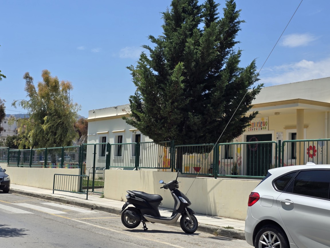Κραυγή Απόγνωσης από τους Γονείς του 2ου Νηπιαγωγείου Κω: «Παράνομες και επικίνδυνες οι συνθήκες για τα παιδιά μας» (Photos)