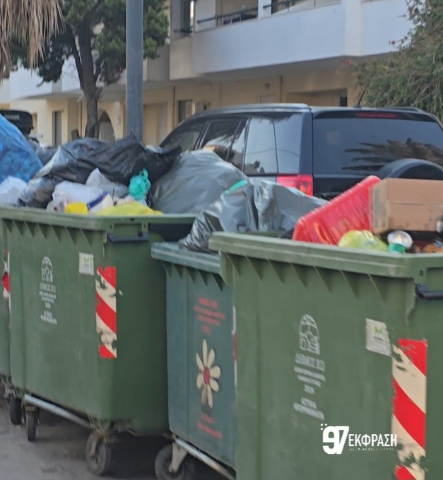 Η πόλη «πνίγεται» στα σκουπίδια – Μια απαράδεκτη εικόνα καθημερινότητας (Photos)