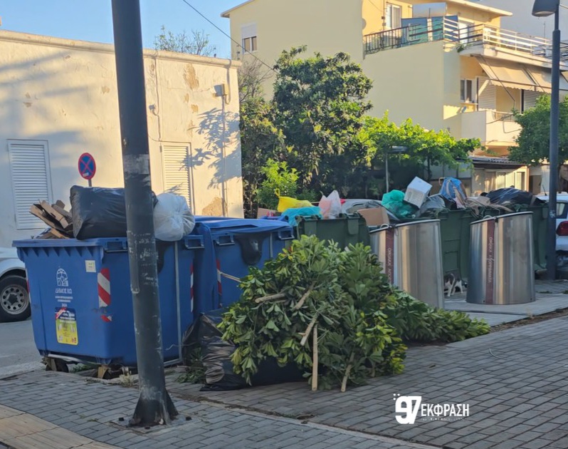 Η πόλη «πνίγεται» στα σκουπίδια – Μια απαράδεκτη εικόνα καθημερινότητας (Photos)