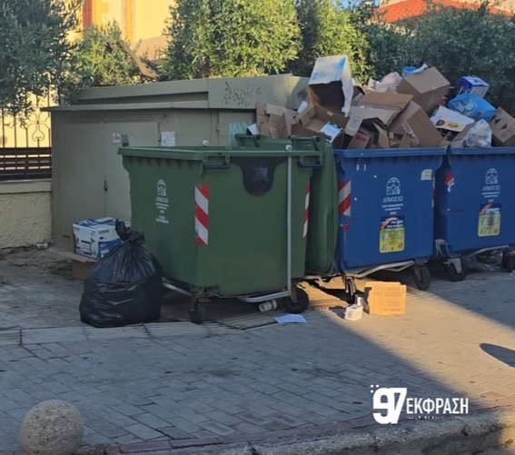 Η πόλη «πνίγεται» στα σκουπίδια – Μια απαράδεκτη εικόνα καθημερινότητας (Photos)