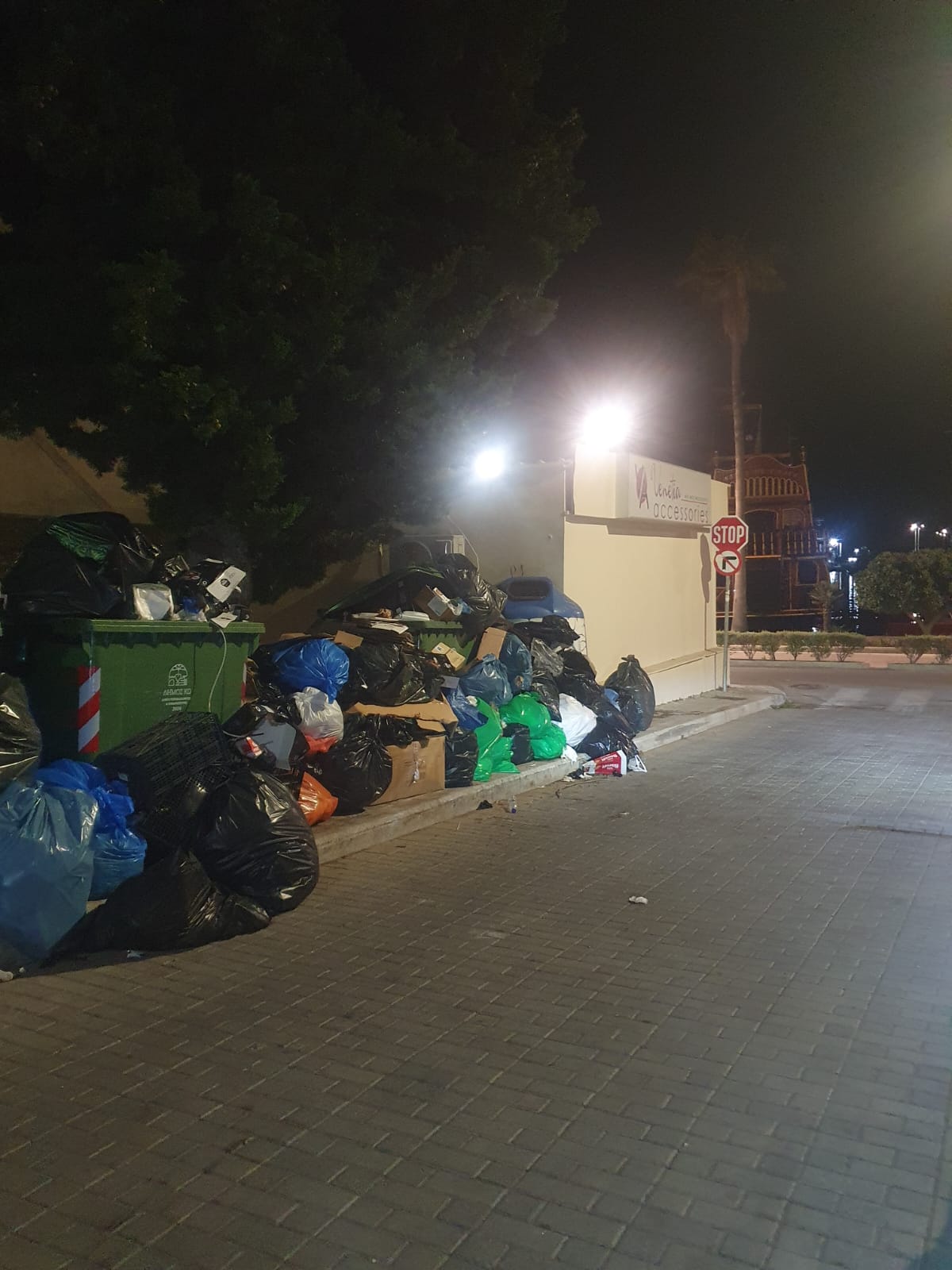 «Πνίγεται» στα σκουπίδια το Λιμάνι της Κω – Σήμα κινδύνου από συμπολίτη μας (Photos)