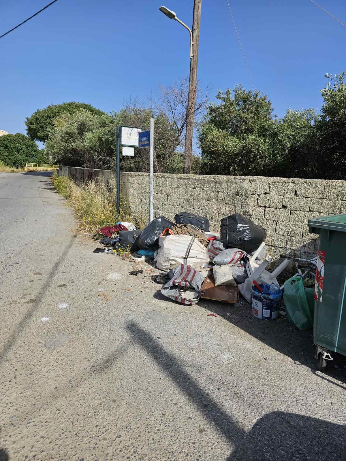 Κακό Πρινάρι: Προβληματισμός για τη συσσώρευση απορριμμάτων και ογκωδών αντικειμένων