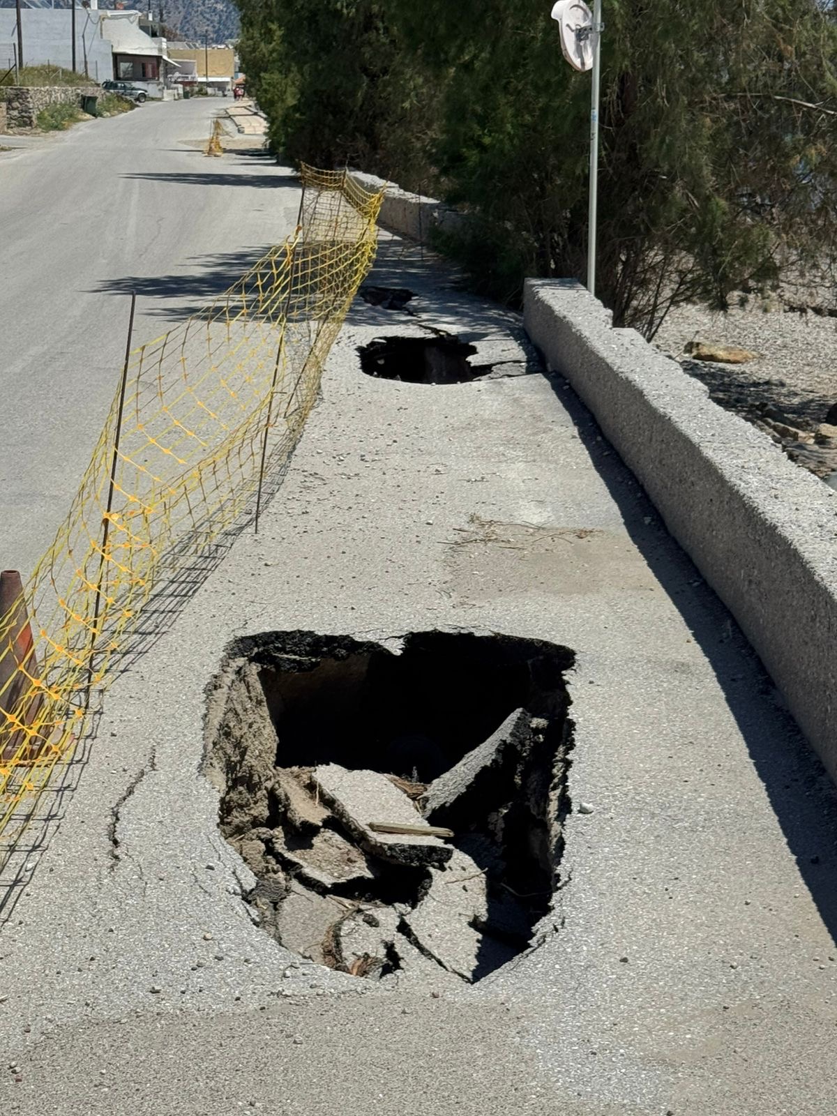 Η σεζόν ξεκίνησε, αλλά όχι στην Καρδάμαινα – Εικόνες εγκατάλειψης στο παραλιακό μέτωπο (photo)