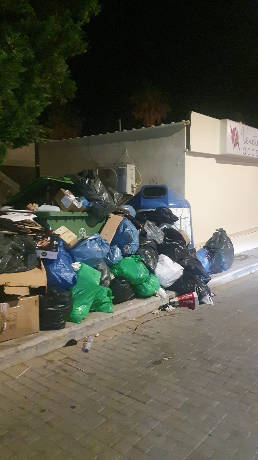 «Πνίγεται» στα σκουπίδια το Λιμάνι της Κω – Σήμα κινδύνου από συμπολίτη μας (Photos)