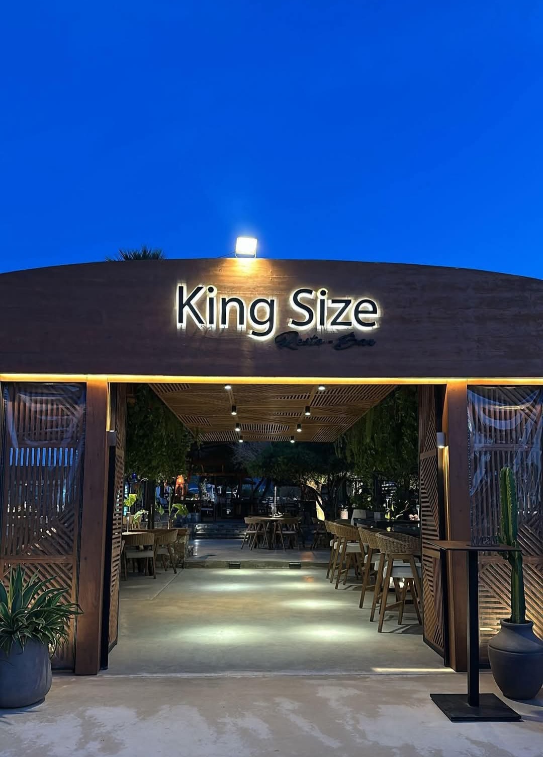 King Size Beach Resto Bar: Η Απόλυτη All-Day Εμπειρία στο Τιγκάκι της Κω.