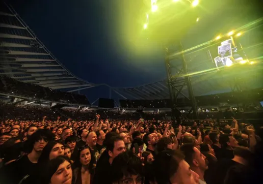 Ιστορική «έκρηξη» στο ΟΑΚΑ: Οι Metallica παρέδωσαν μαθήματα rock μεγαλείου μπροστά σε 85.000 θεατές (Photos & Video)