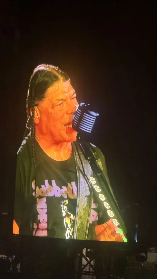 Ιστορική «έκρηξη» στο ΟΑΚΑ: Οι Metallica παρέδωσαν μαθήματα rock μεγαλείου μπροστά σε 85.000 θεατές (Photos & Video)
