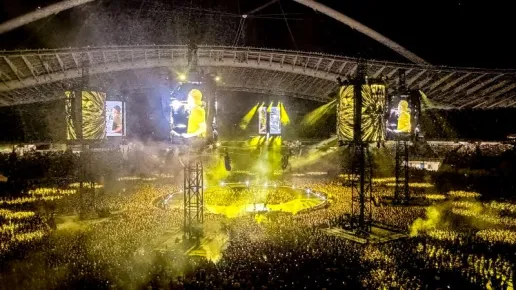 Ιστορική «έκρηξη» στο ΟΑΚΑ: Οι Metallica παρέδωσαν μαθήματα rock μεγαλείου μπροστά σε 85.000 θεατές (Photos & Video)