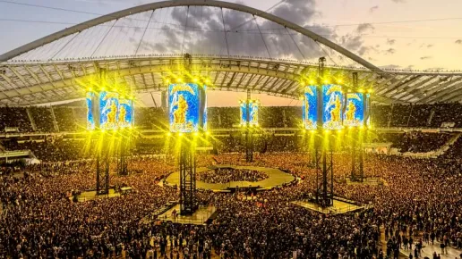 Ιστορική «έκρηξη» στο ΟΑΚΑ: Οι Metallica παρέδωσαν μαθήματα rock μεγαλείου μπροστά σε 85.000 θεατές (Photos & Video)