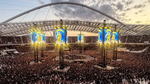 Ιστορική «έκρηξη» στο ΟΑΚΑ: Οι Metallica παρέδωσαν μαθήματα rock μεγαλείου μπροστά σε 85.000 θεατές (Photos & Video)