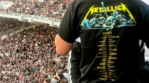 Ιστορική «έκρηξη» στο ΟΑΚΑ: Οι Metallica παρέδωσαν μαθήματα rock μεγαλείου μπροστά σε 85.000 θεατές (Photos & Video)