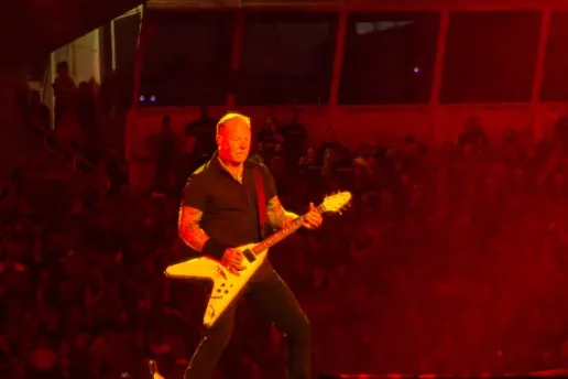 Ιστορική «έκρηξη» στο ΟΑΚΑ: Οι Metallica παρέδωσαν μαθήματα rock μεγαλείου μπροστά σε 85.000 θεατές (Photos & Video)