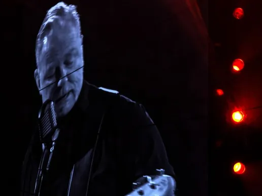 Ιστορική «έκρηξη» στο ΟΑΚΑ: Οι Metallica παρέδωσαν μαθήματα rock μεγαλείου μπροστά σε 85.000 θεατές (Photos & Video)
