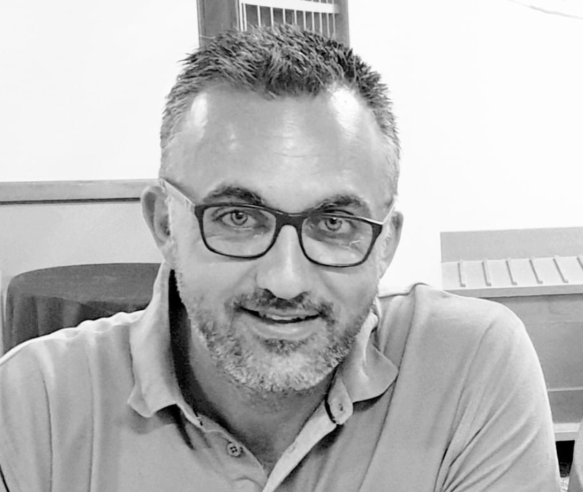 Πέτρος Πετρής: Από το «Smart City» στη μεταλλική μπάρα που θυμίζει «στρατόπεδο» (Photos) Πέτρος Πετρής: Από το «Smart City» στη μεταλλική μπάρα που θυμίζει «στρατόπεδο»