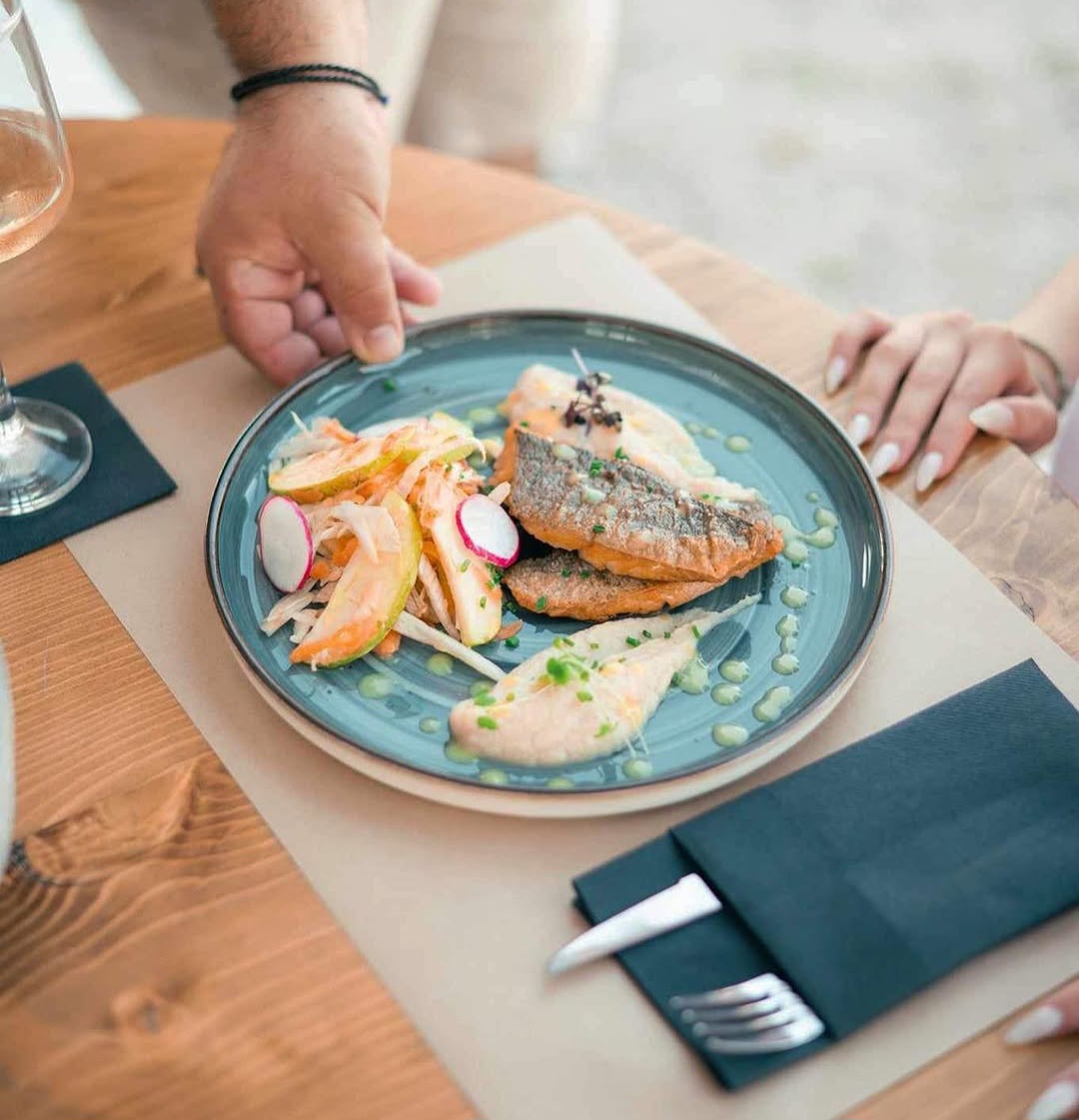 FAROS Seaside Bar Restaurant: Ένας κρυμμένος επίγειος παράδεισος στην Κέφαλο!