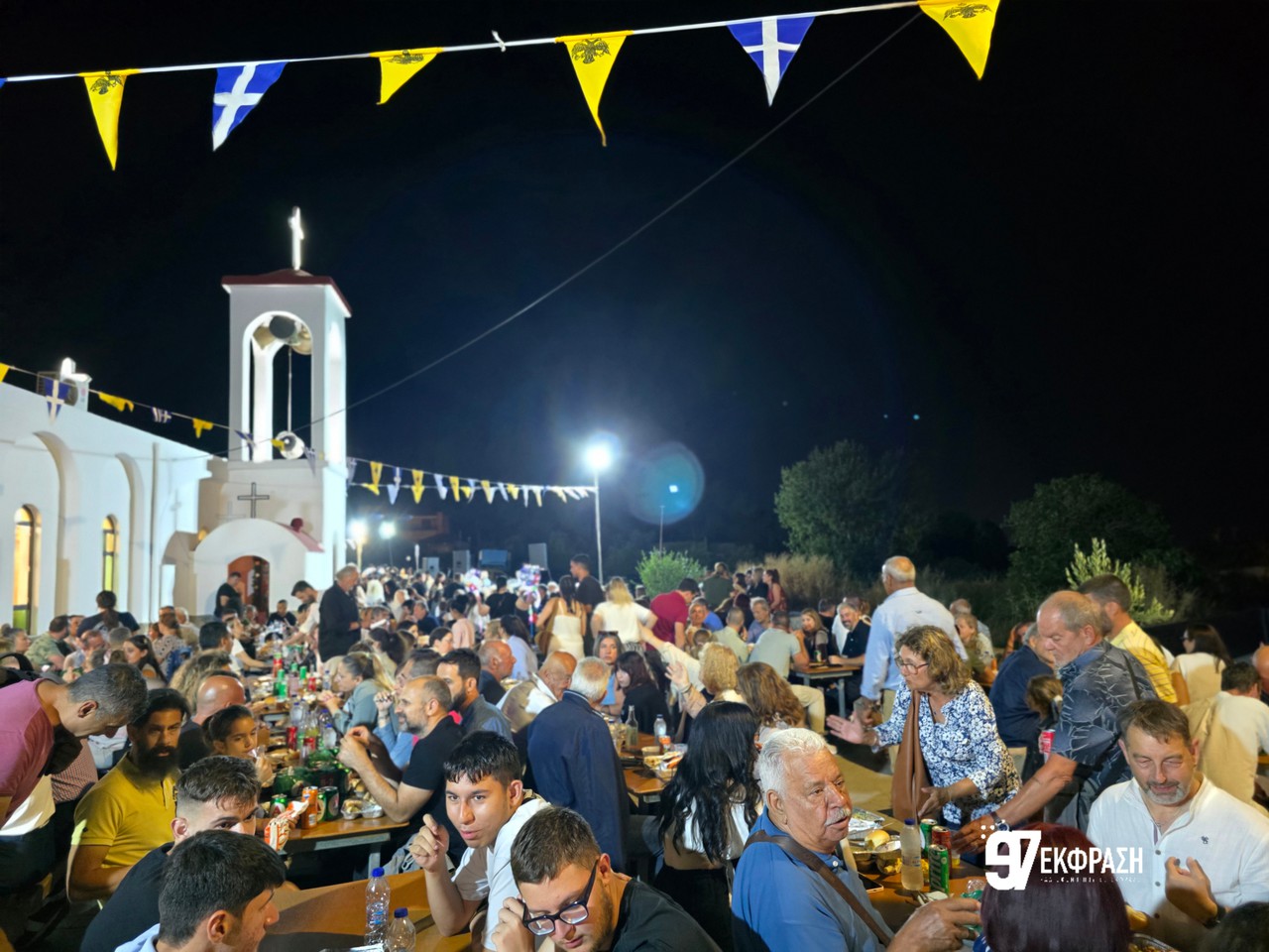 Κοσμοσυρροή στο πανηγύρι των Αγίων Πάντων στο Παραδείσι – Κατάνυξη, κέφι και μουσική τα χαρακτηριστικά της βραδιάς (Φωτο)