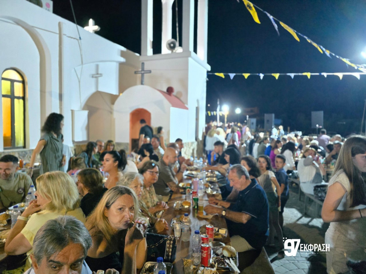 Κοσμοσυρροή στο πανηγύρι των Αγίων Πάντων στο Παραδείσι – Κατάνυξη, κέφι και μουσική τα χαρακτηριστικά της βραδιάς (Φωτο)
