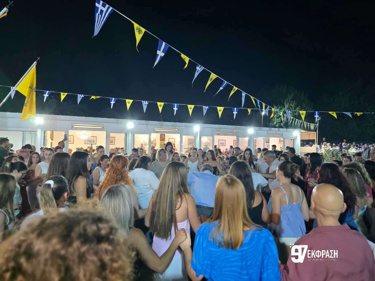 Κοσμοσυρροή στο πανηγύρι των Αγίων Πάντων στο Παραδείσι – Κατάνυξη, κέφι και μουσική τα χαρακτηριστικά της βραδιάς (Φωτο)