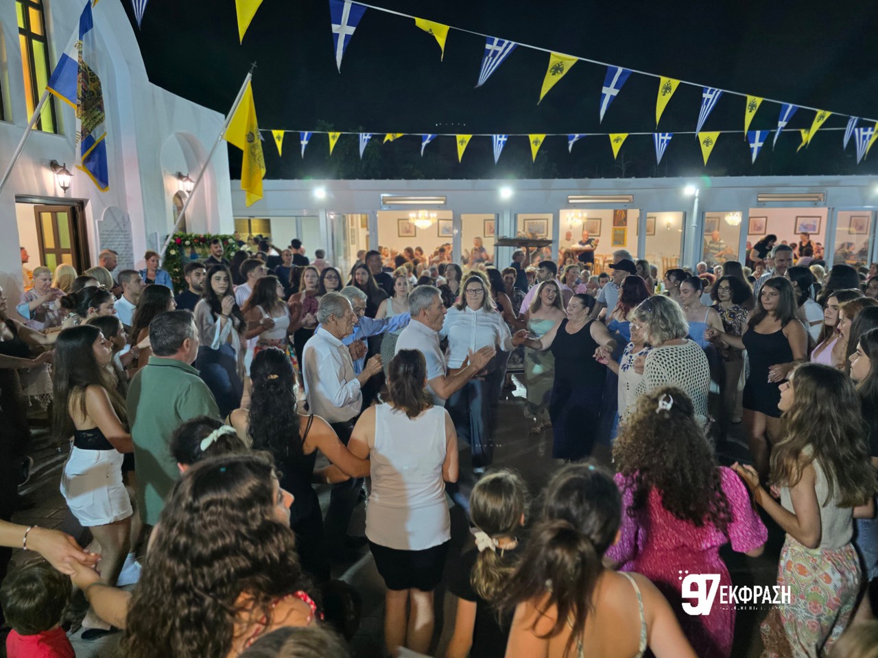 Κοσμοσυρροή στο πανηγύρι των Αγίων Πάντων στο Παραδείσι – Κατάνυξη, κέφι και μουσική τα χαρακτηριστικά της βραδιάς (Φωτο)