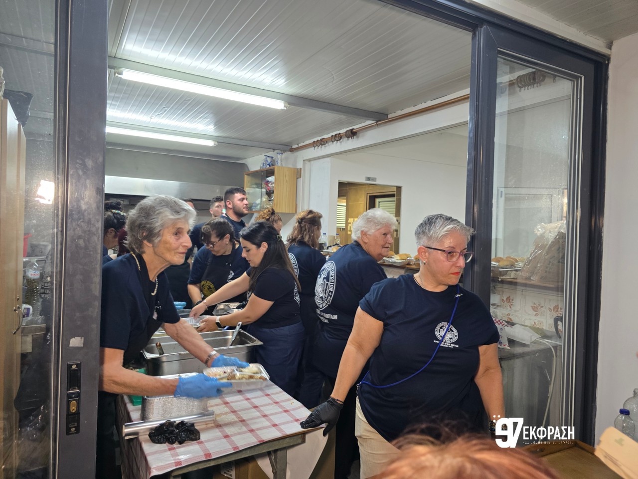 Κοσμοσυρροή στο πανηγύρι των Αγίων Πάντων στο Παραδείσι – Κατάνυξη, κέφι και μουσική τα χαρακτηριστικά της βραδιάς (Φωτο)