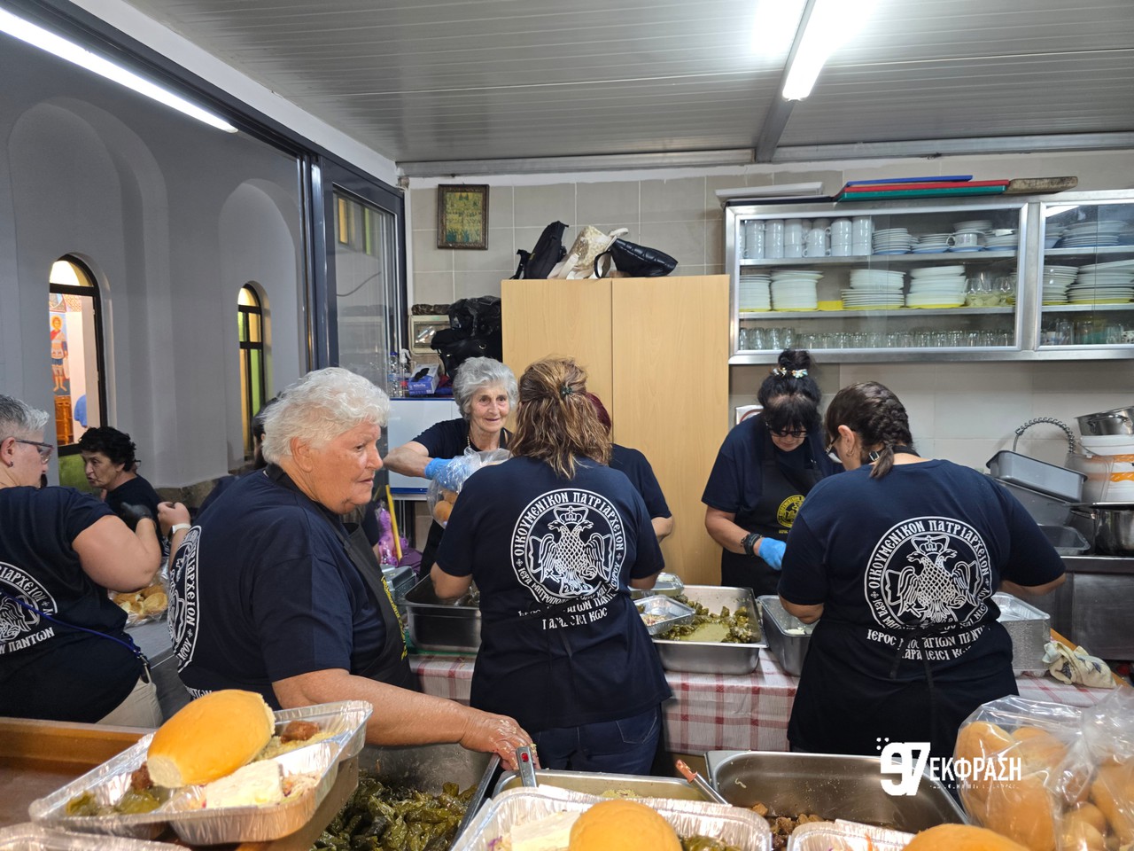 Κοσμοσυρροή στο πανηγύρι των Αγίων Πάντων στο Παραδείσι – Κατάνυξη, κέφι και μουσική τα χαρακτηριστικά της βραδιάς (Φωτο)
