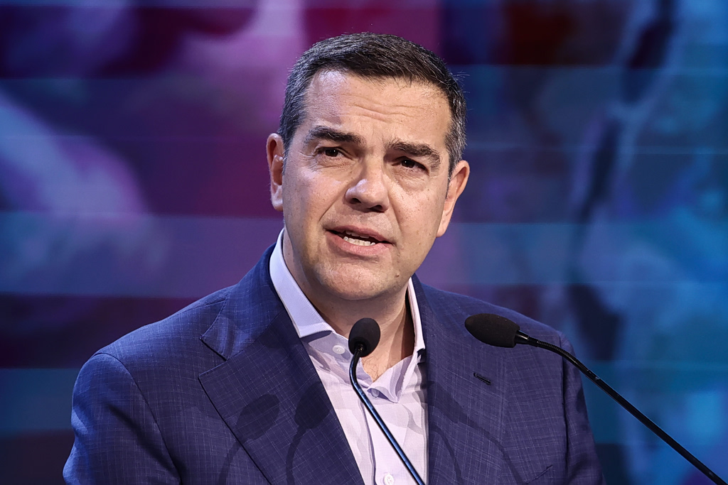 Απάντηση Τσίπρα στον Ράμα: «Η στάση του καθενός μας απέναντι στον εθνικισμό αποδεικνύεται από τις πράξεις του» Απάντηση Τσίπρα στον Ράμα: «Η στάση του καθενός μας απέναντι στον εθνικισμό αποδεικνύεται από τις πράξεις του»