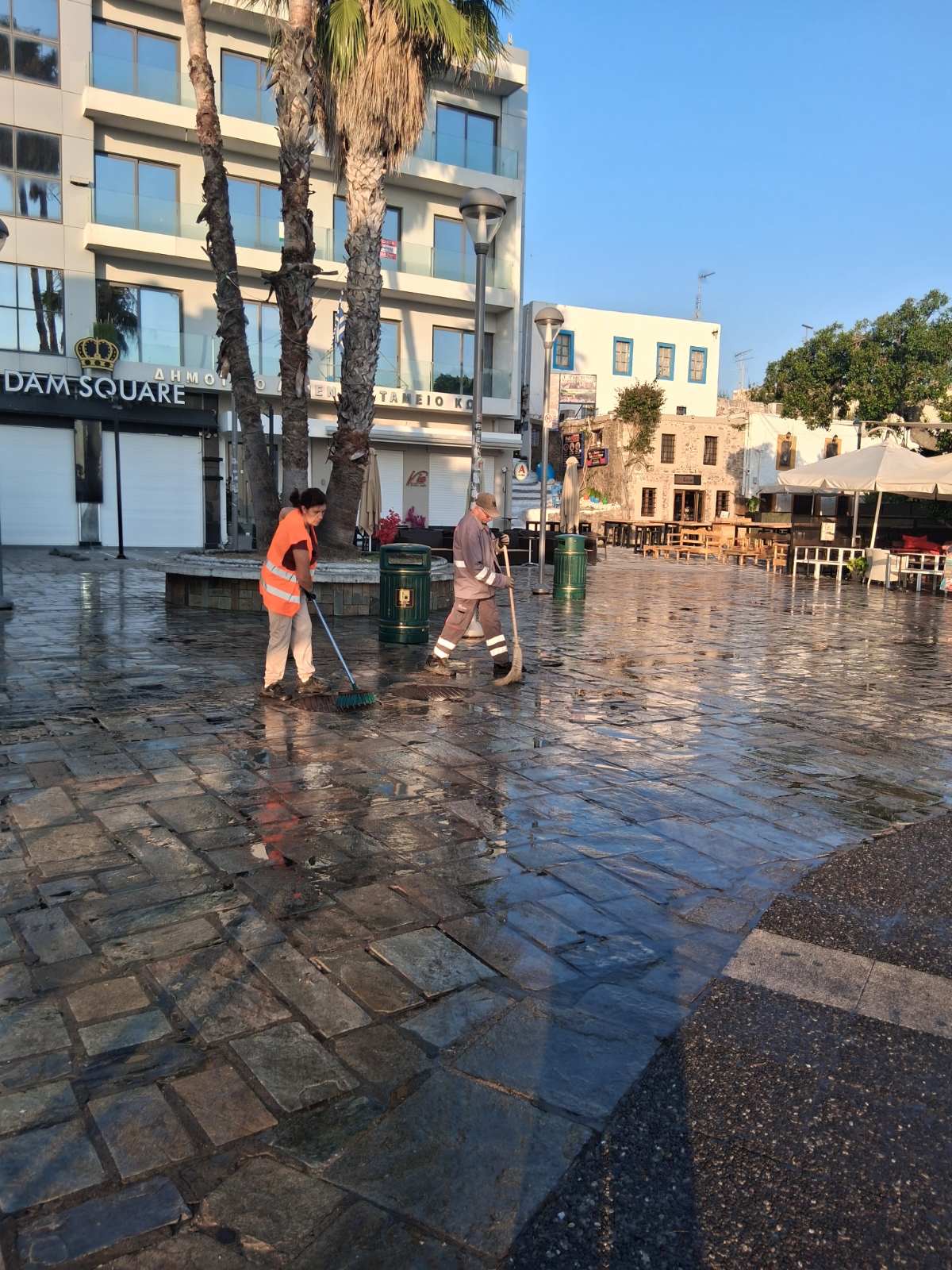 Επιχείρηση καθαρισμού στην Ακτή Κουντουριώτη