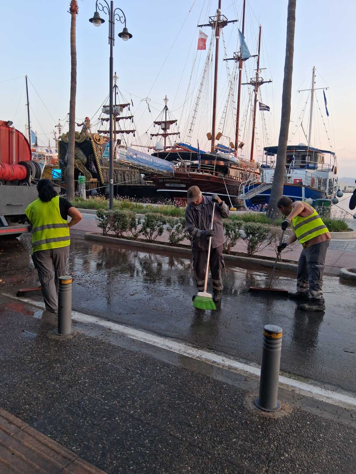Επιχείρηση καθαρισμού στην Ακτή Κουντουριώτη