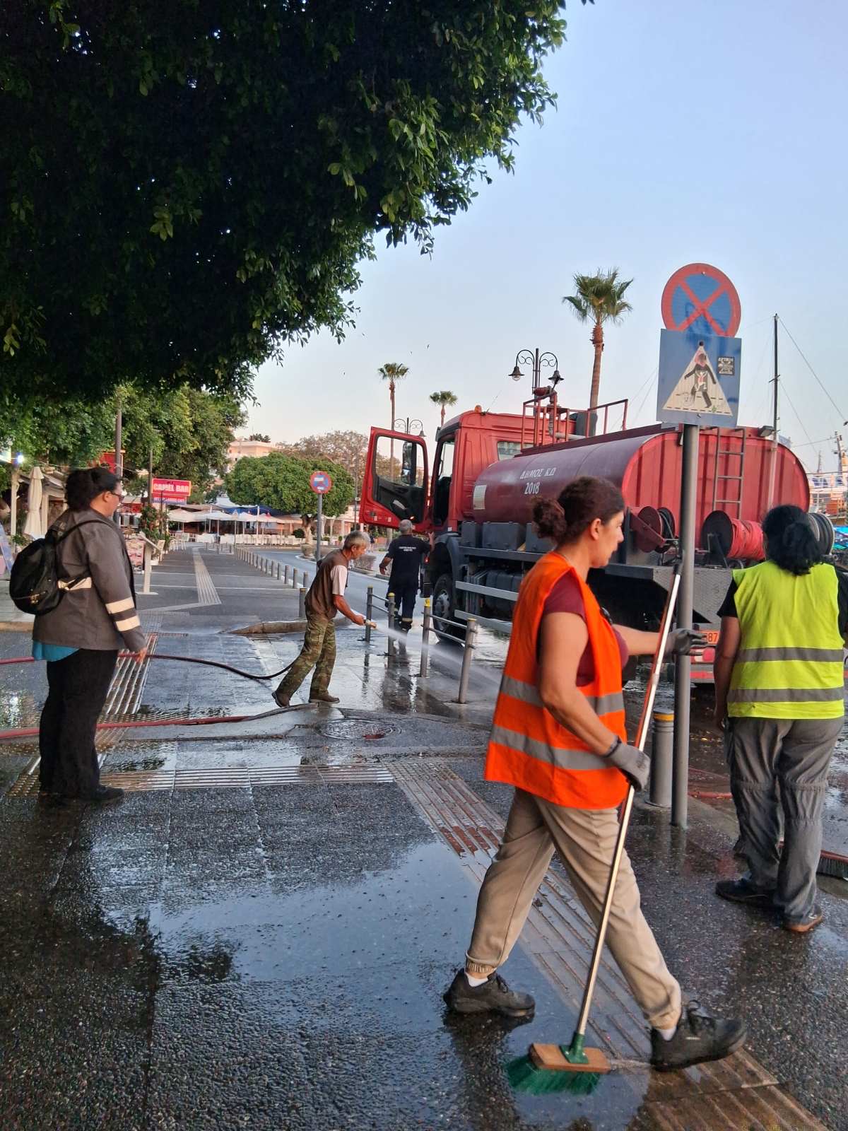 Επιχείρηση καθαρισμού στην Ακτή Κουντουριώτη