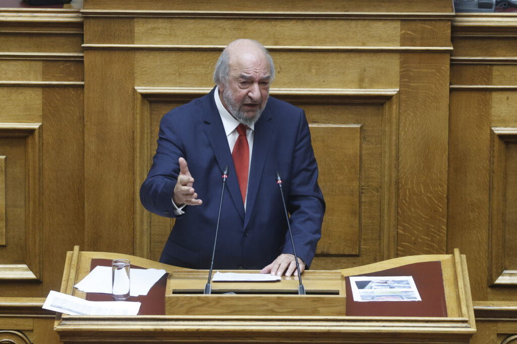 Γ. Νικητιάδης: Στη Βουλή η ταλαιπωρία επισκεπτών στη Λέρο και σε άλλα νησιά από τις καθυστερήσεις στον διαβατηριακό έλεγχο