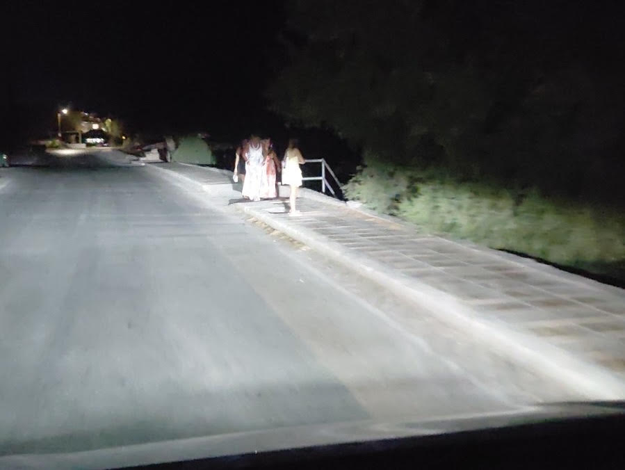 Σκοτάδι, λακκούβες και… παγίδες στην Καρδάμαινα: Νέα καταγγελία στον Ε97 για την εικόνα της περιοχής Καρδάμαινα: «Παγίδες» στο σκοτάδι – Καταγγελίες για το οδικό δίκτυο και την έλλειψη φωτισμού