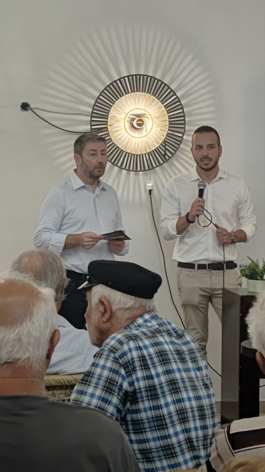 Ανδρουλάκης από τη Λέρο: Στο τραπέζι ακτοπλοϊκά, Νοσοκομείο και τουρκικά αλιευτικά – Τι του είπαν οι κάτοικοι