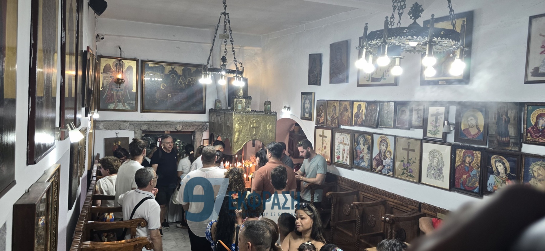 Η Νίσυρος γονάτισε στη Χάρη της Παναγίας: Πλήθος πιστών στον πανηγυρικό Εσπερινό της παραμονής