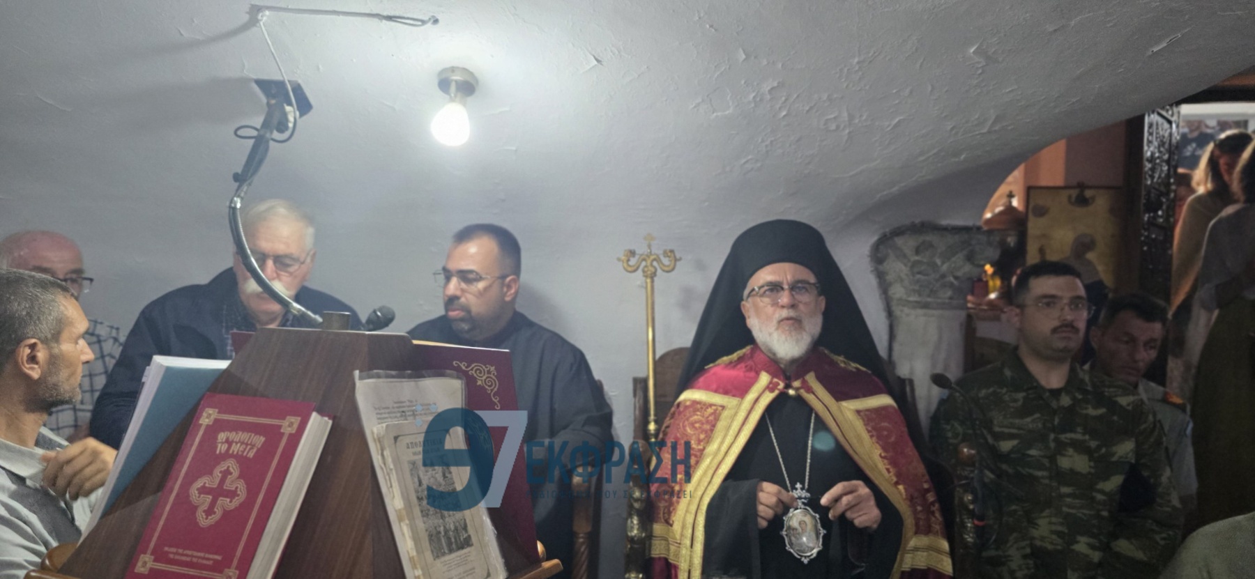 Η Νίσυρος γονάτισε στη Χάρη της Παναγίας: Πλήθος πιστών στον πανηγυρικό Εσπερινό της παραμονής