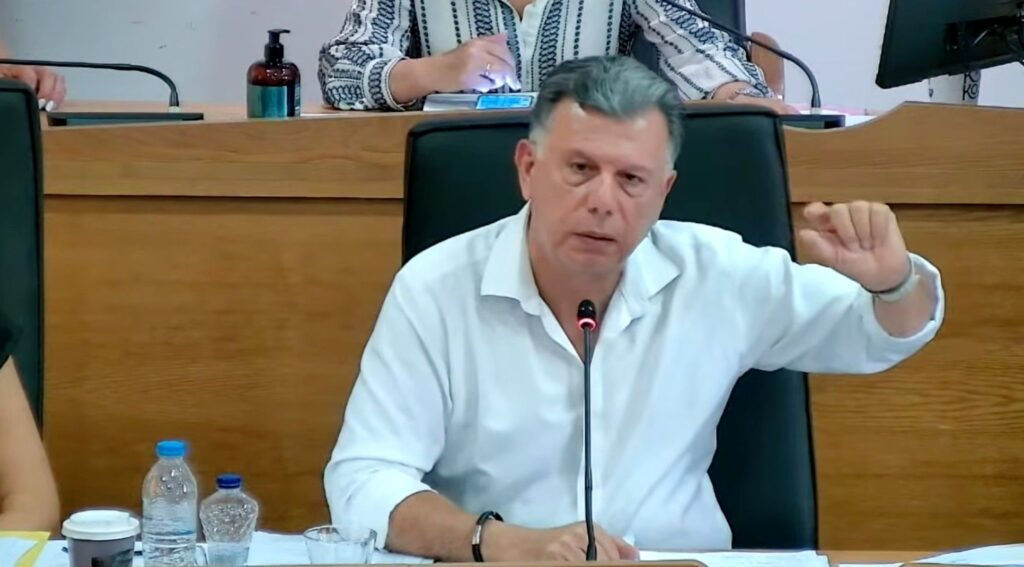 Δεν κατέρριψε τίποτα ο Νικηταράς για τα οχήματα του Δήμου: Μισή ώρα επίθεση στο Ε97 και η μπάλα στην εξέδρα (Video) Δεν κατέρριψε τίποτα ο Νικηταράς για τα οχήματα του Δήμου: Μισή ώρα επίθεση στο Ε97 και η μπάλα στην εξέδρα