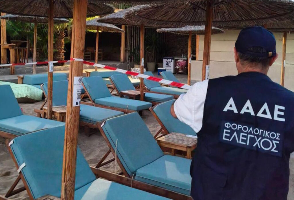 ΑΑΔΕ: 48ωρο λουκέτο και πρόστιμα σε γνωστό beach club στην Πάρο – Παραβάσεις και σε Μύκονο, Σαντορίνη, Πόρο