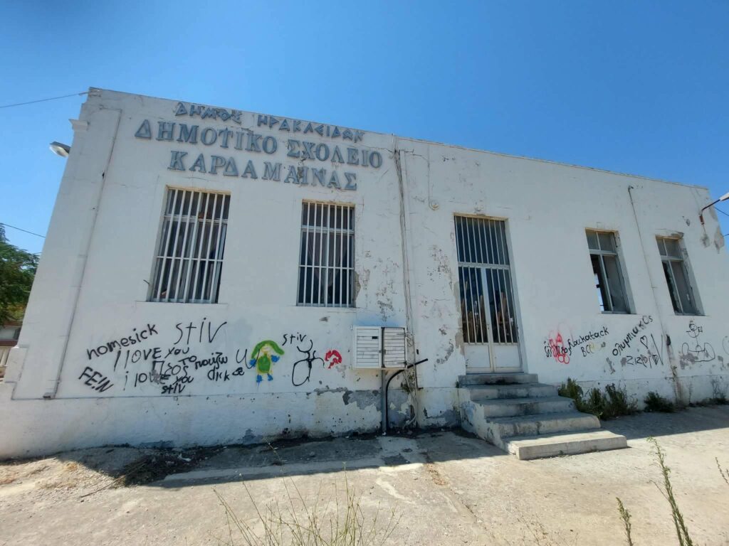 ΓΙΩΡΓΑΛΛΗΣ ΜΙΧΑΛΗΣ: Το πρώην Δημοτικό Σχολείο Καρδάμαινας καταρρέει – Η εγκατάλειψη έχει την υπογραφή της δημοτικής αρχής !!