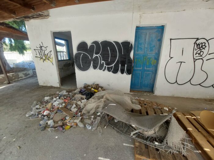 ΓΙΩΡΓΑΛΛΗΣ ΜΙΧΑΛΗΣ: Το πρώην Δημοτικό Σχολείο Καρδάμαινας καταρρέει – Η εγκατάλειψη έχει την υπογραφή της δημοτικής αρχής !!