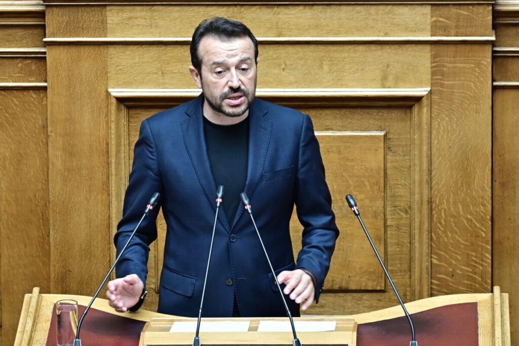 Πυρά Παππά κατά της κυβέρνησης: «Ένα ευρώ στην κοινωνία, επτά στους δανειστές»